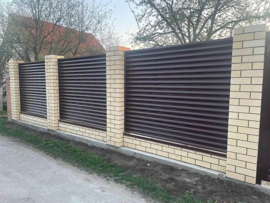 Забор c ламелями Еврожалюзи 23м RAL8017/8017 Шоколад 2-х сторонний фото 3 в Донецке