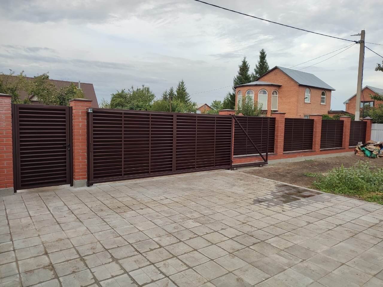 Забор из ламелей Еврожалюзи 28м RAL8017/8017 Шоколад двусторонний фото 3 в Донецке
