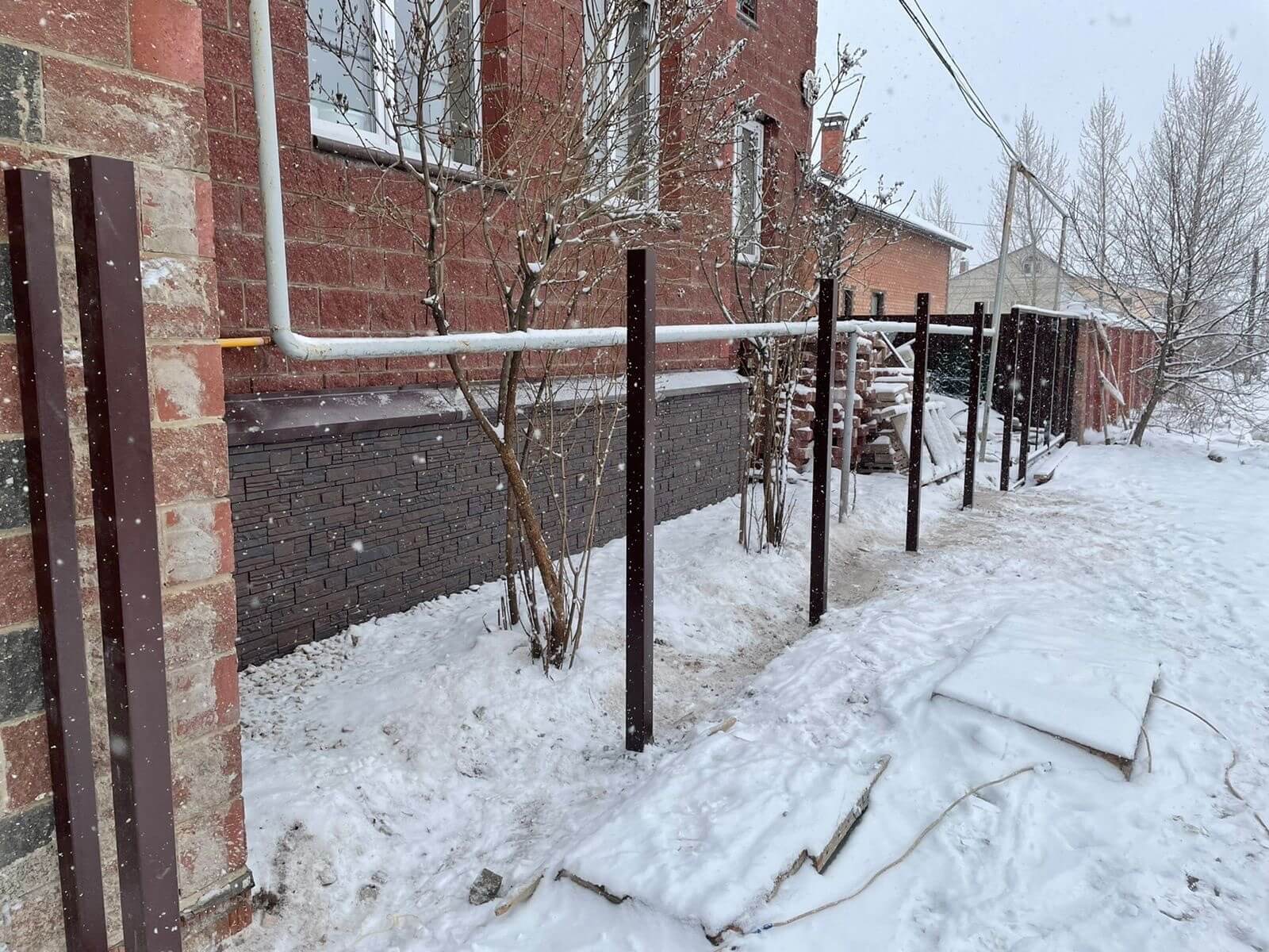 Забор из ламелей еврожалюзи 38м RAL8017/8017 Шоколад двусторонний фото 2 в Донецке