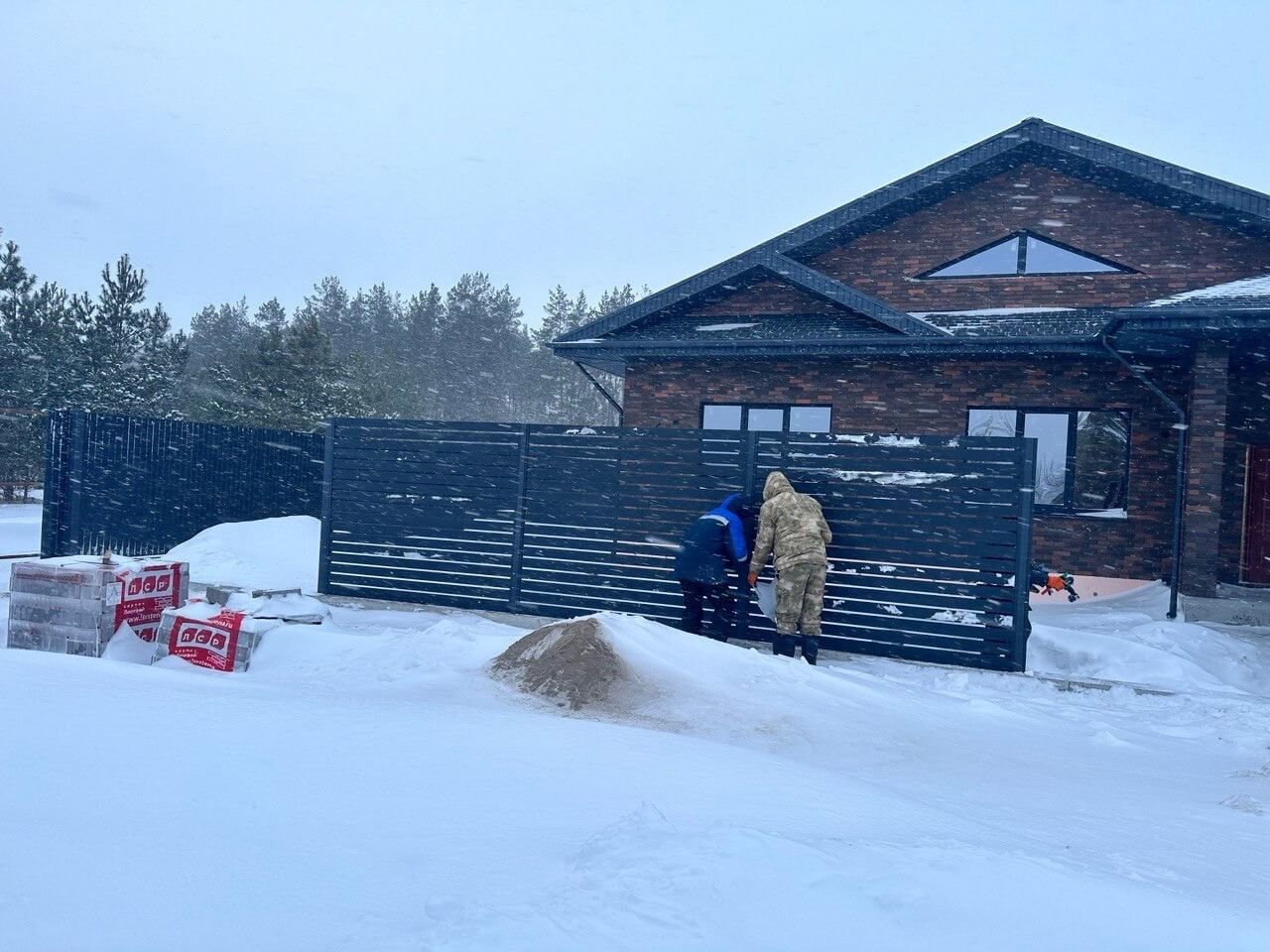 Забор-ранчо из металлопланкена 26м RAL7024 Серый Графит МАТТЕ фото 1 в Донецке