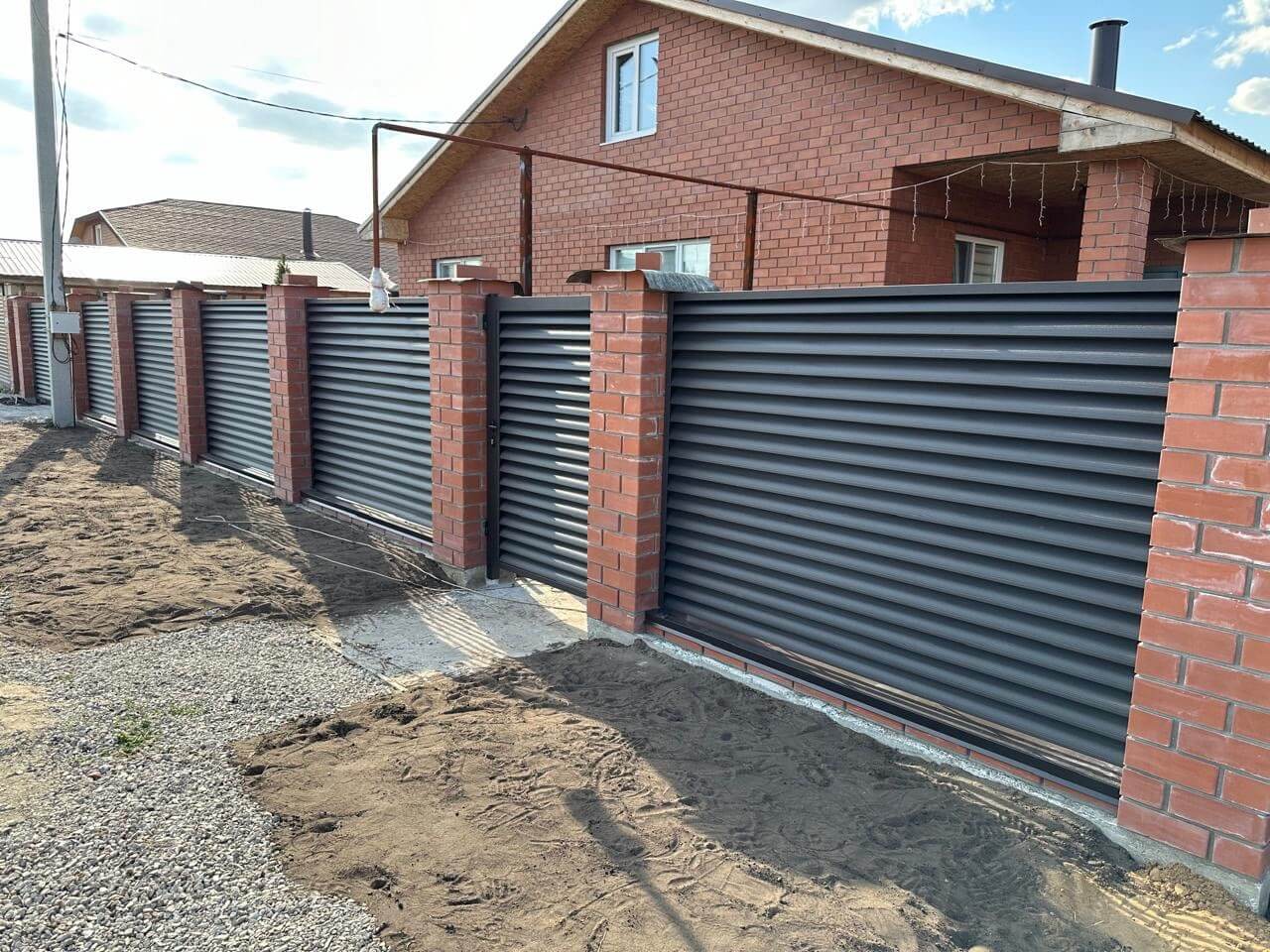 Забор-жалюзи из ламелей Еврожалюзи 38м RAL8019 Темный Шоколад МАТТЕ в Донецке