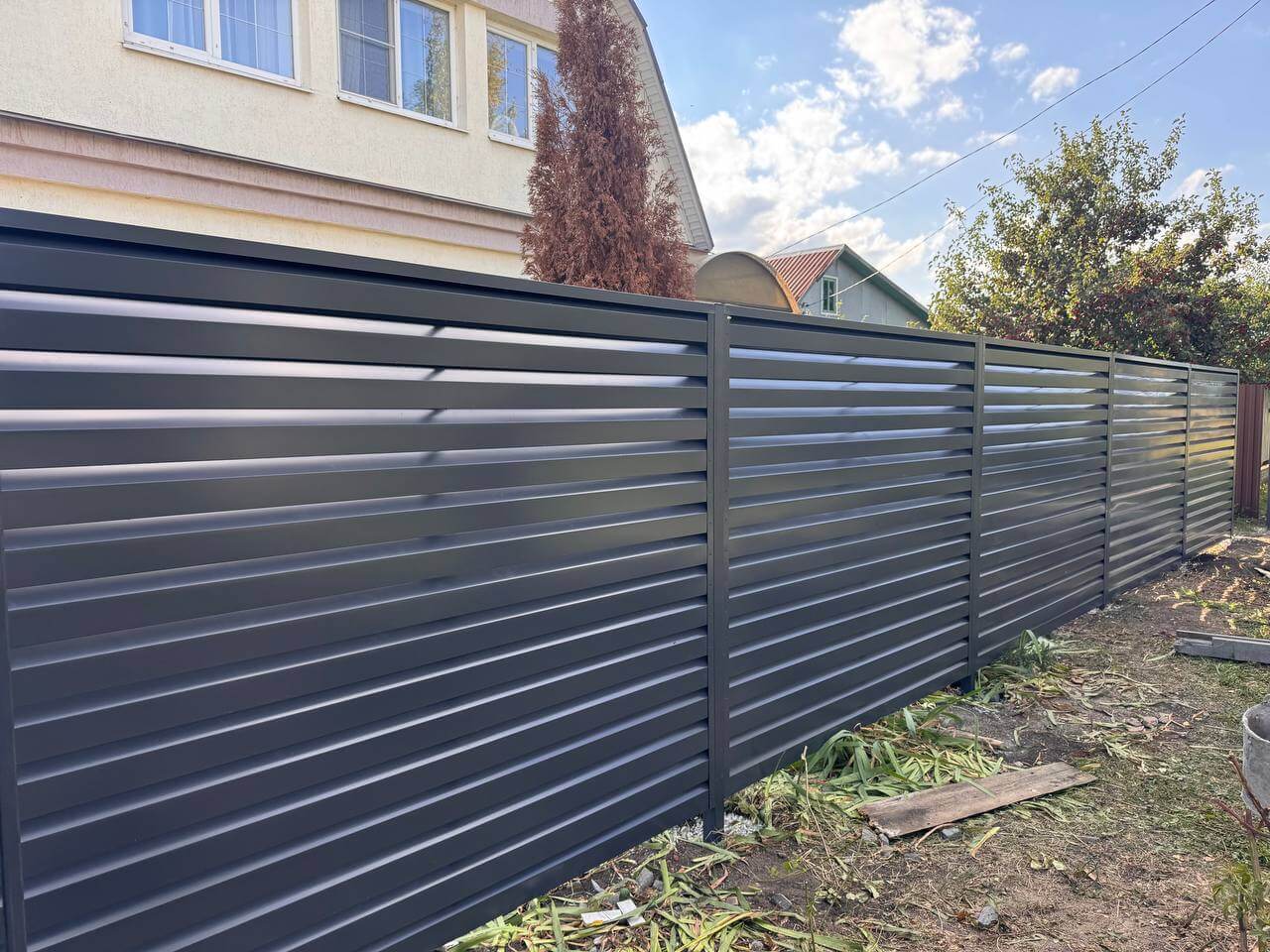 Забор-жалюзи из ламелей Хай-Тек 26м RAL7024/7024 Серый Графит двусторонний в Донецке